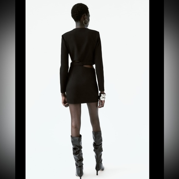 BELTED CUT OUT DRESS - Picture 5 of 10